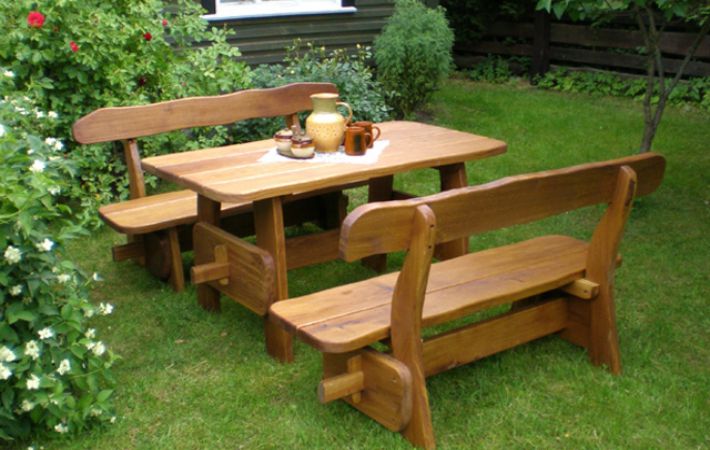 Fából készült kerti bútor: a választás árnyalatai