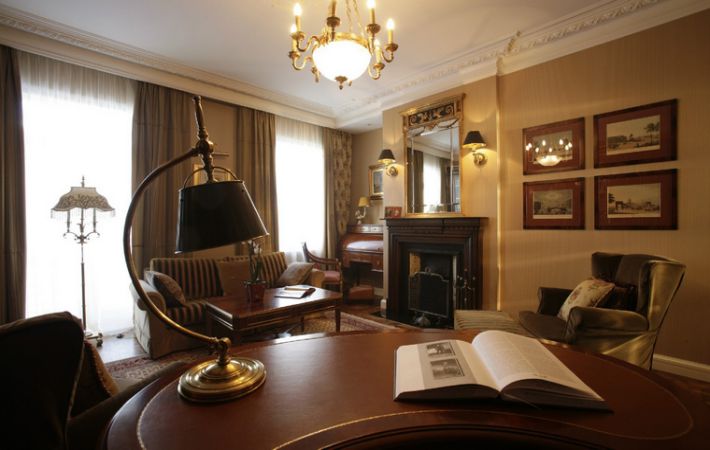 Belsőépítészet fából készült bútorokkal