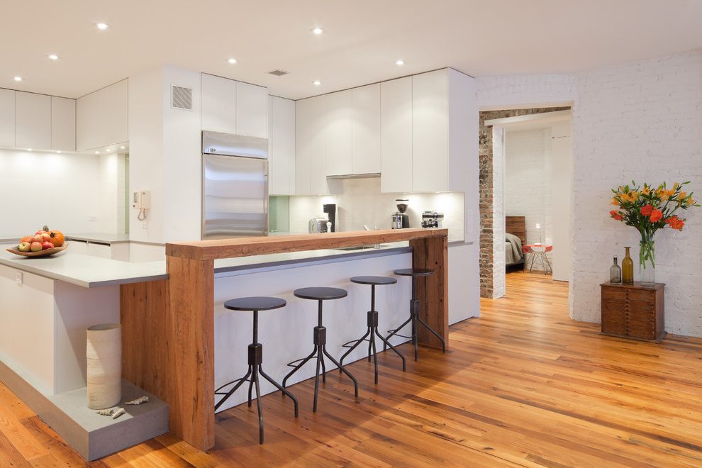 Konyha bárasztallal