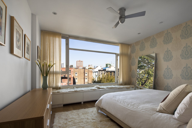 Hálószoba nagy ablakokkal