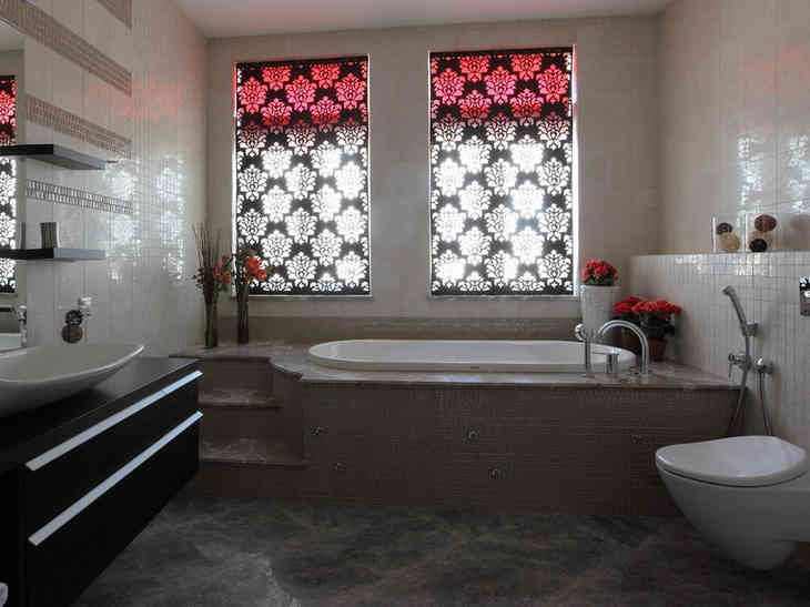 Ablak a fürdőszobában