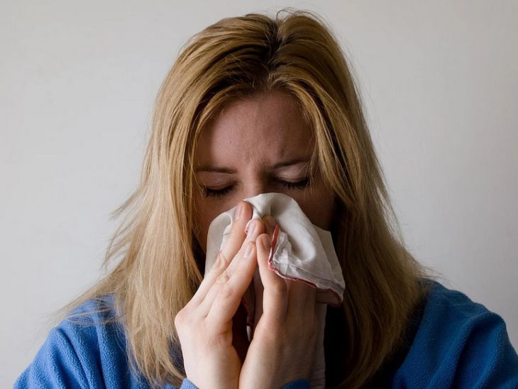 Hogyan lehet gyorsan enyhíteni a szezonális allergia tüneteit: szakértői tanácsok