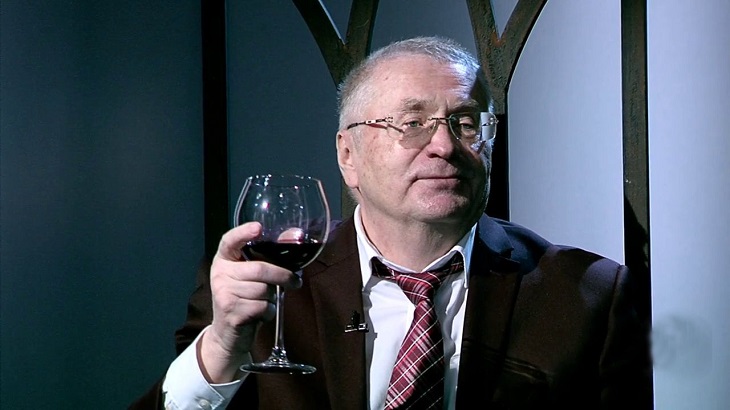 Zsirinovszkij az első szexuális élményéről beszélt egy fiúval az istállóban