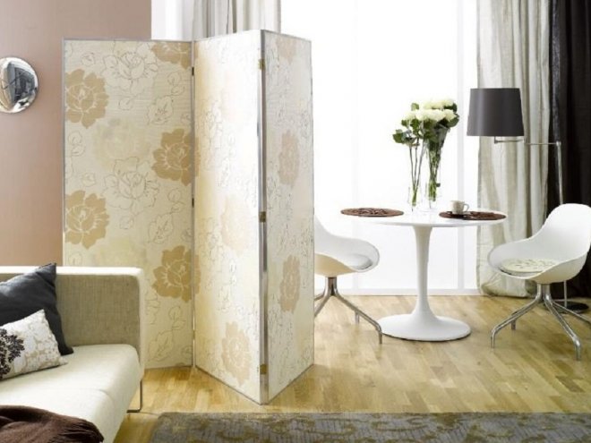 Dekoratív képernyő a belső tér fénypontjaként