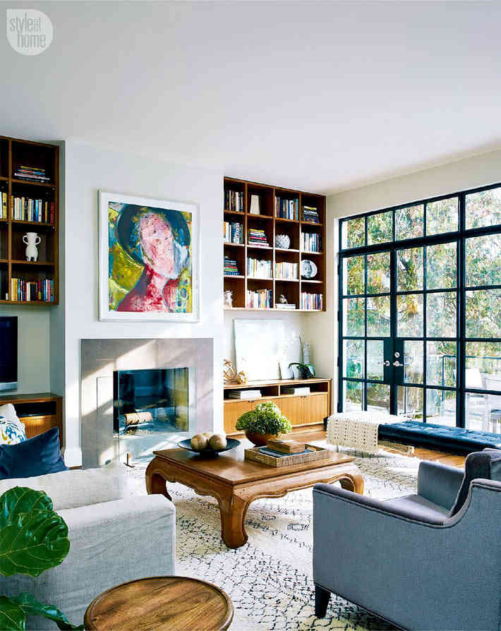 A belső ablakok fekete kerettel