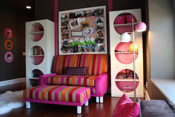 A szobák belső kialakítása a világos bútorokra helyezve a hangsúlyt