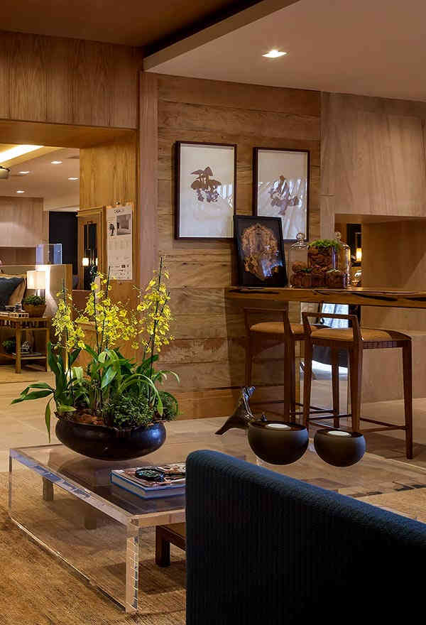 A természetes fa bősége a ház belsejében