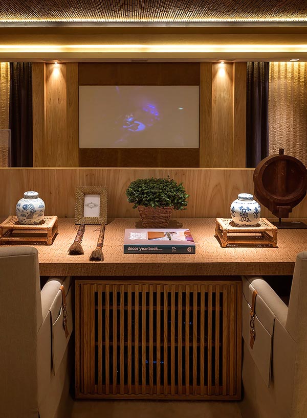 A természetes fa bősége a ház belsejében