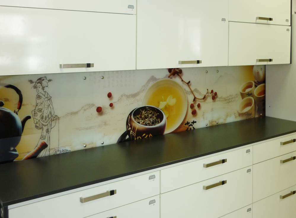 Hogyan válasszuk ki és szereljük fel az üveg konyhai kötényt