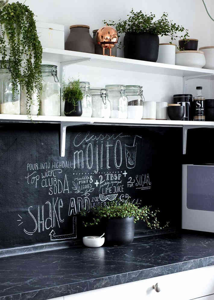 Palatábla a konyha belsejében (FOTÓ)