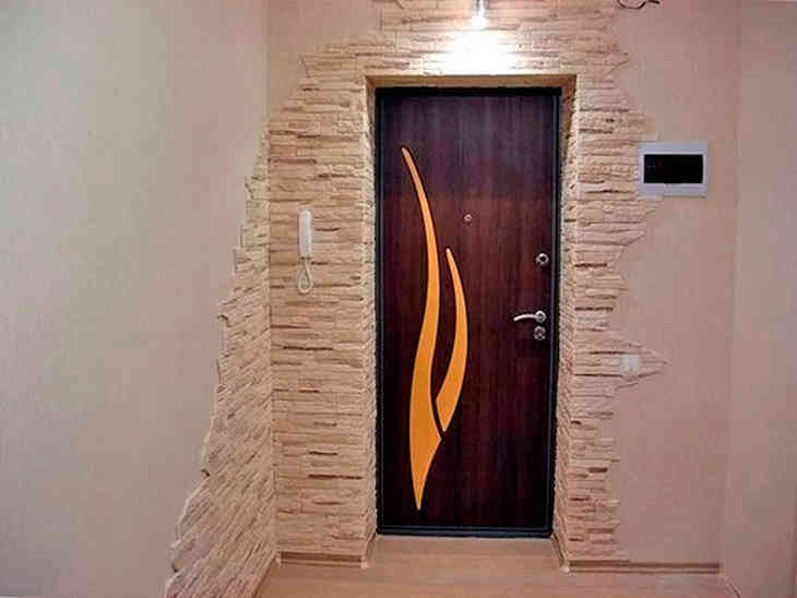A lakáson belüli bejárati ajtó készítése (FOTÓ)