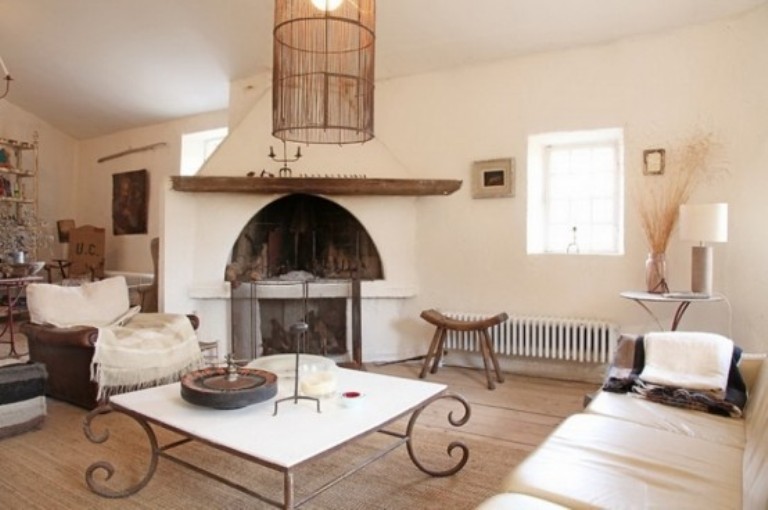 Egyedi ház durva fából és kőből (FOTÓ)