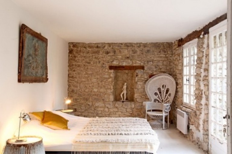 Egyedi ház durva fából és kőből (FOTÓ)