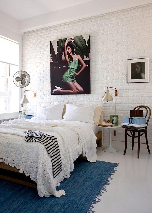 Fehér téglafal a belső térben (FOTÓ)