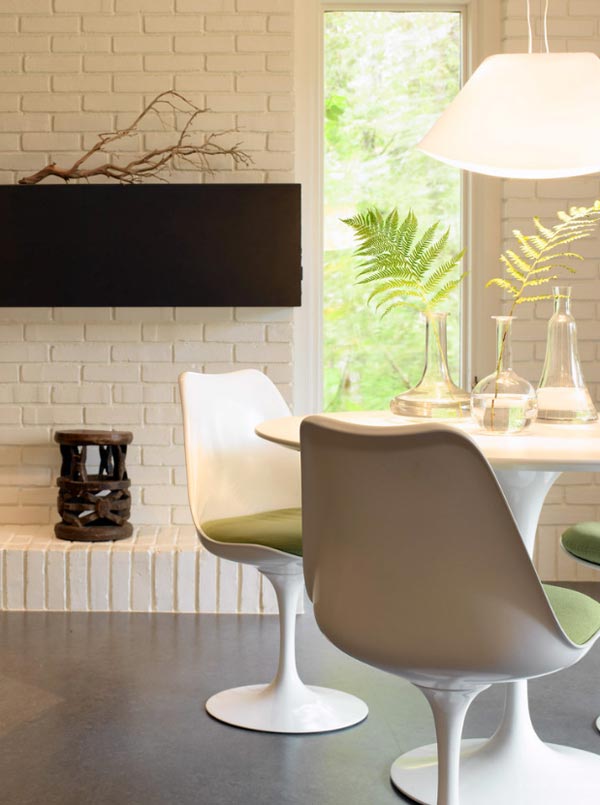 Fehér téglafal a belső térben (FOTÓ)