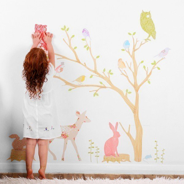 Szövet matricák a gyerekszoba falainak dekorációjában (FOTÓK)