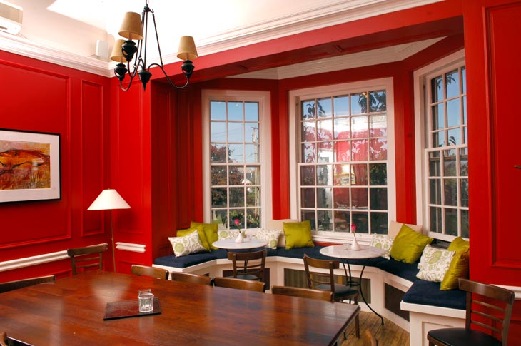 Hogyan használjuk a piros színt a belső térben (FOTÓ)