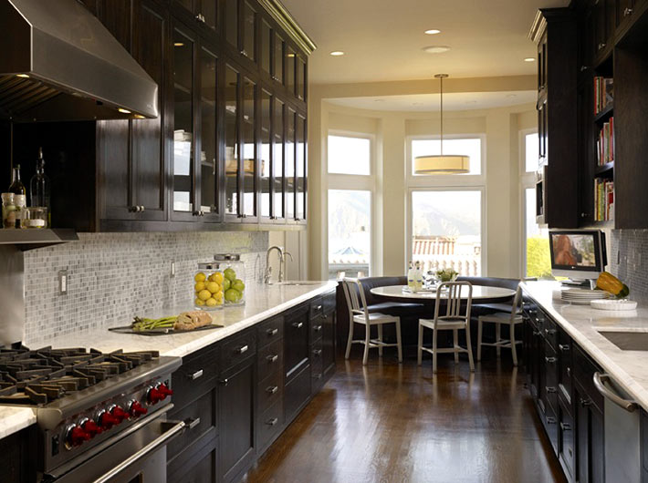 Belső trend: fekete szín a konyha kialakításában (FOTO)