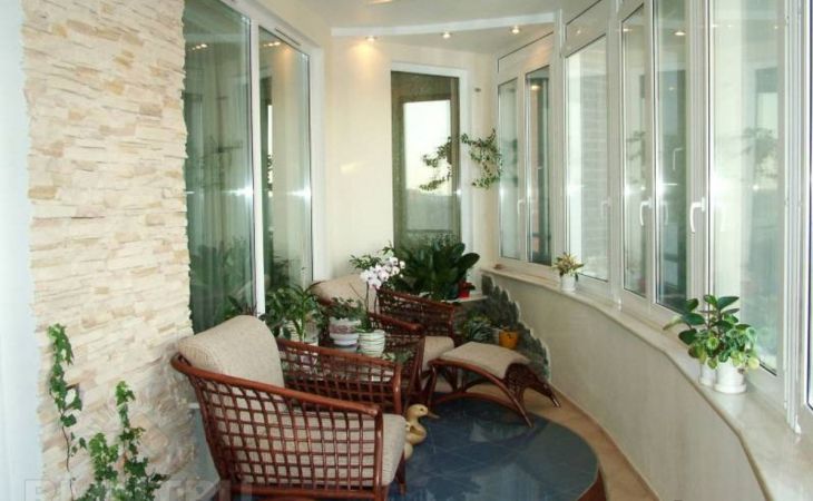 Tippek loggiák és erkélyek díszítéséhez