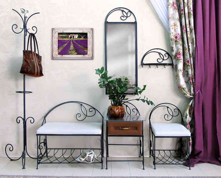 Bútor fém kerettel