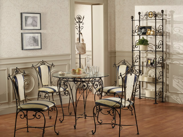 Bútor fém kerettel