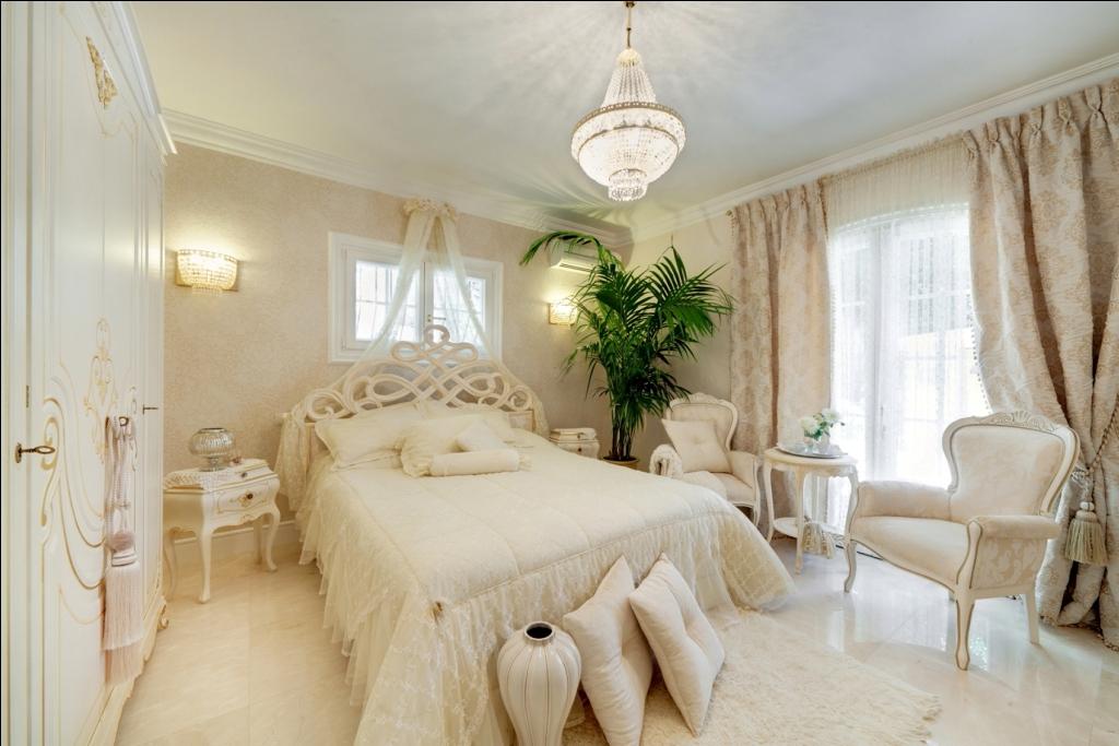 Romantikus stílusú hálószoba kialakítás