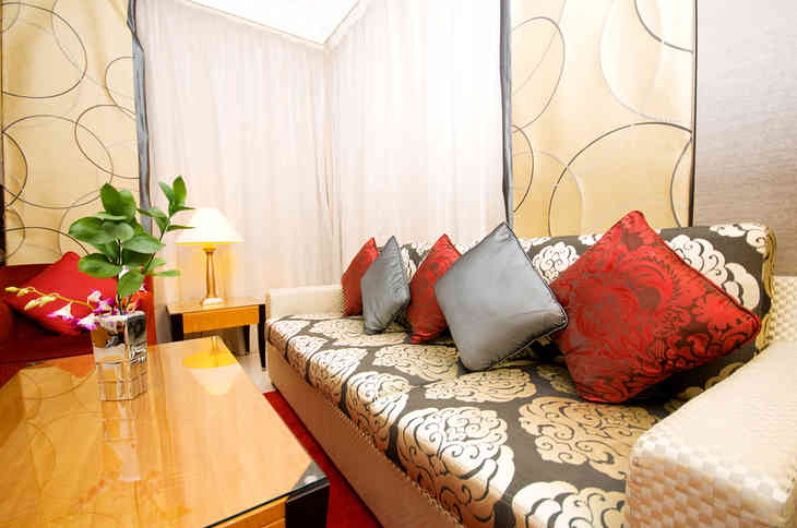 A belső teret díszpárnákkal díszítjük