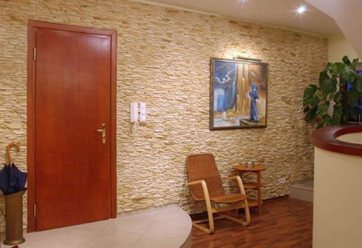 Műkő a folyosó belsejében (FOTÓ)