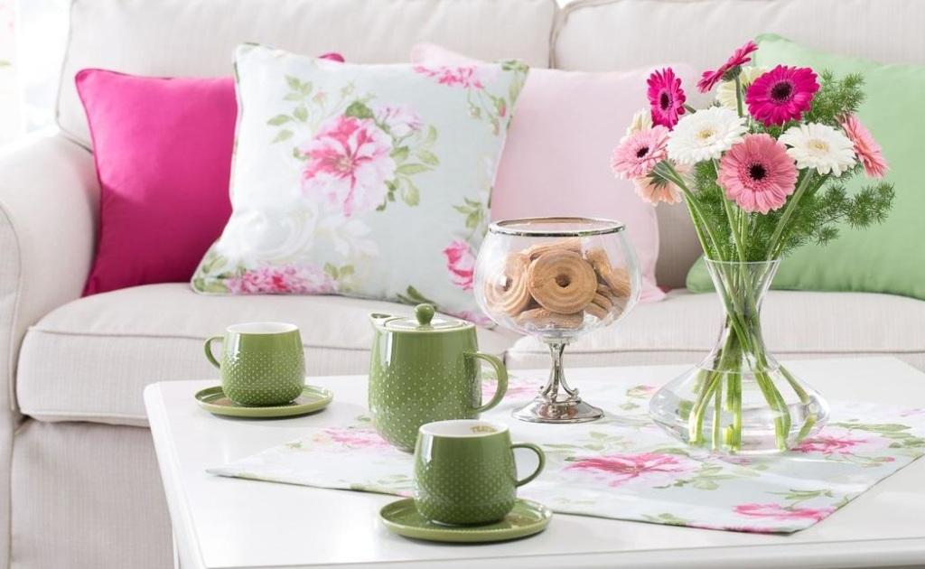 A belső teret díszpárnákkal díszítjük