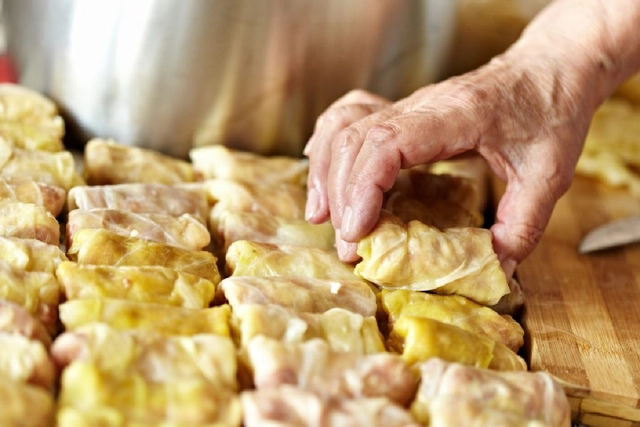 Hogyan hajtsuk össze a sarmale-t helyesen