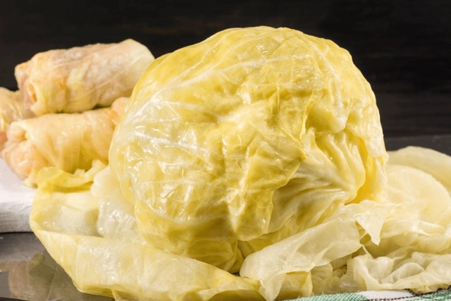 Miért kell egy zacskó mustármagot a savanyú káposzta hordójába tenni? A nem sejtett trükk