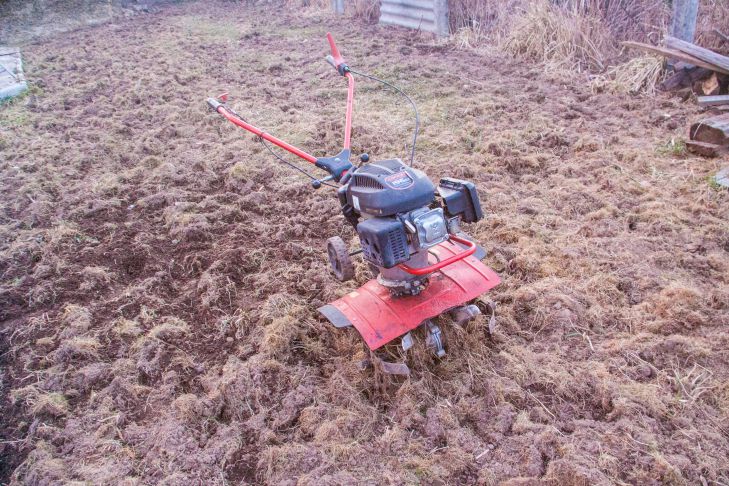 Mögöttes traktor