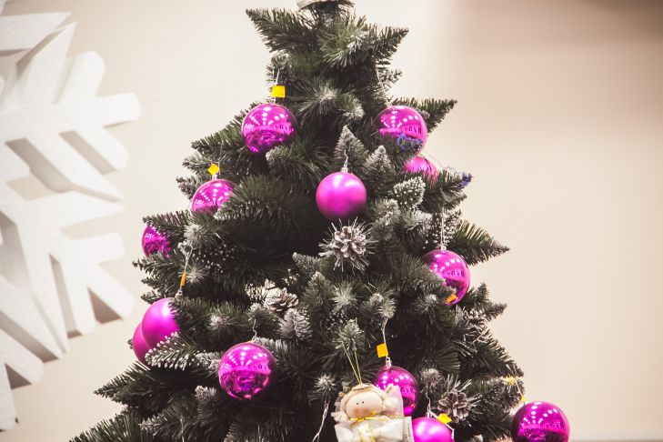 Karácsonyfa díszítés