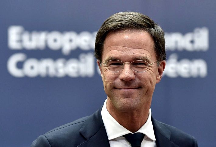 Hollandia miniszterelnöke kitakarította a padlót a parlamentben