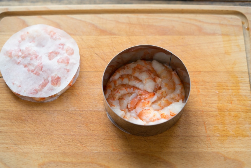 Mini pizza garnélarákkal és gyógynövényekkel