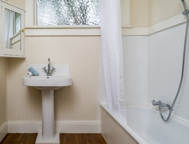 Hogyan használjunk zuhanyfüggönyt otthon: 4 váratlan megoldás