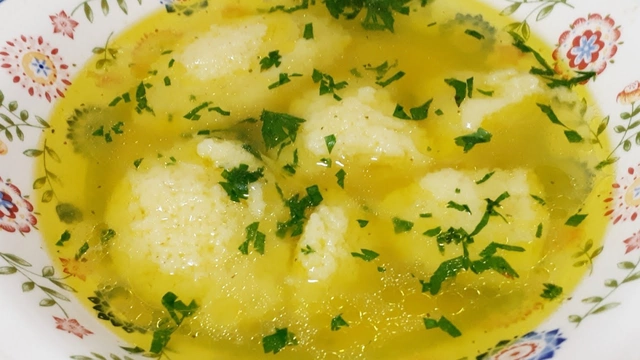 Csirkeleves galuskával