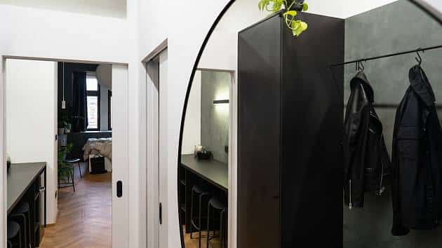 A Libeň lak&aacute;s gy&ouml;ny&ouml;rű p&eacute;ld&aacute;ja annak, hogy csak 33 n&eacute;gyzetm&eacute;ternyi ter&uuml;letet haszn&aacute;lhat ki.