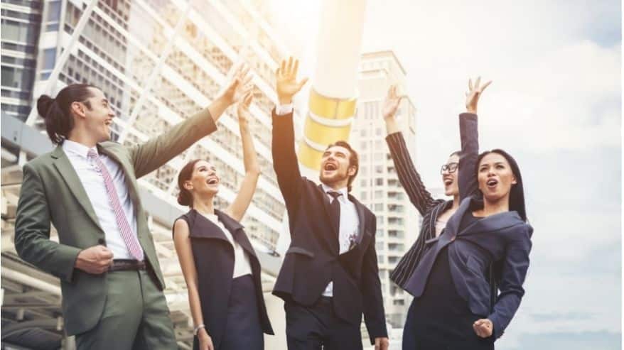 A barátokkal elért siker illusztrációja (Freepik.com)