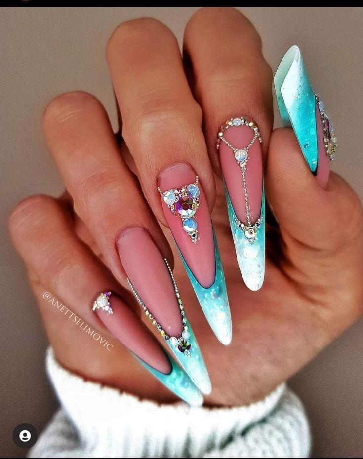 Luxus manikűr a 2024-es újévre: hosszú tippek és egy ünnepi kabát (FOTÓ) - 4. fotó