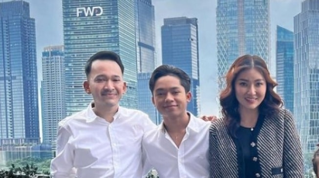 Ruben Onsu, Betrand Peto és Sarwendah. (Instagram/ betrandpetoputraonsu)