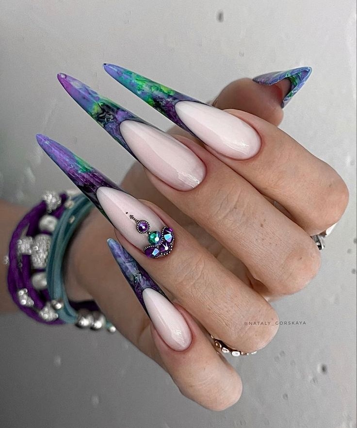 Luxus manikűr a 2024-es újévre: hosszú tippek és egy ünnepi kabát (FOTÓ) - 3. fotó