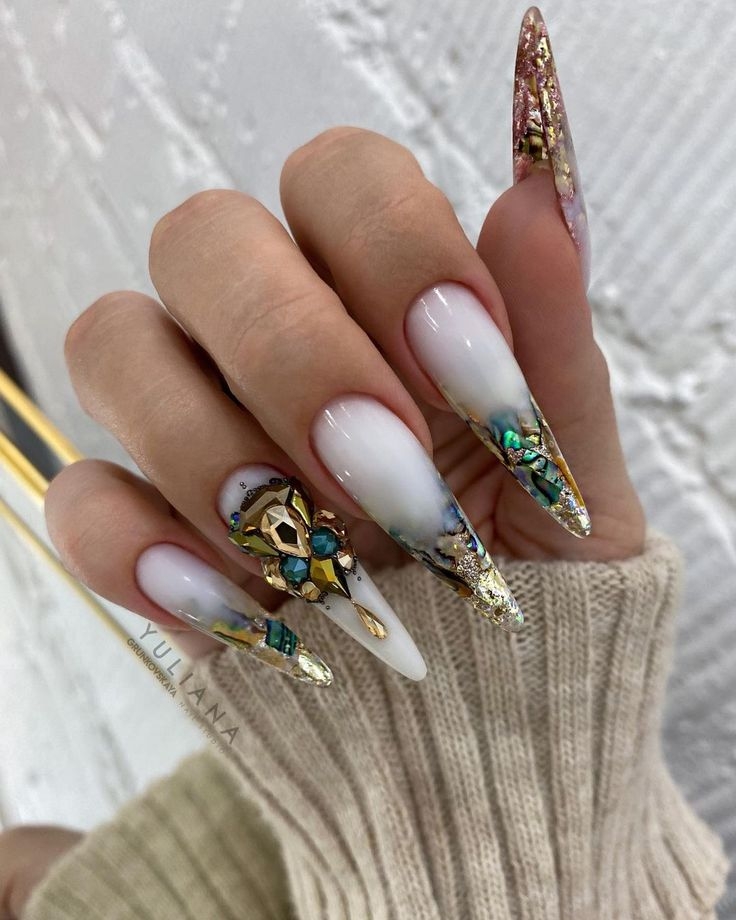 Luxus manikűr a 2024-es újévre: hosszú tippek és egy ünnepi kabát (FOTÓ) - 5. fotó