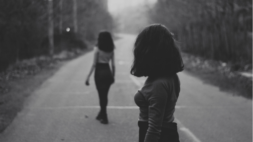 két nő illusztrációja (negar nikkhah/unsplash.com)