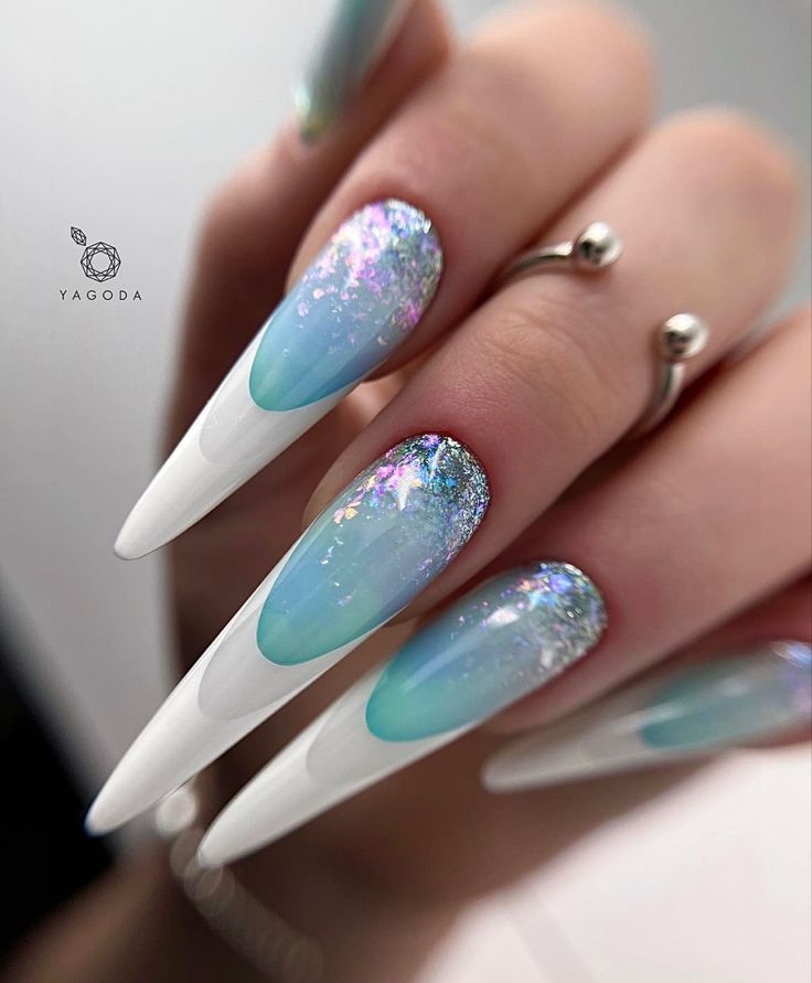 Luxus manikűr a 2024-es újévre: hosszú tippek és egy ünnepi kabát (FOTÓ) - 13. sz.