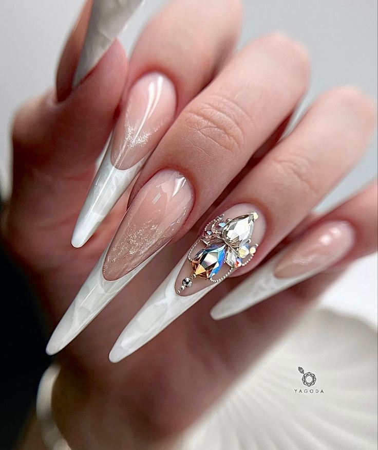 Luxus manikűr a 2024-es újévre: hosszú tippek és egy ünnepi kabát (FOTÓ) - 15. kép