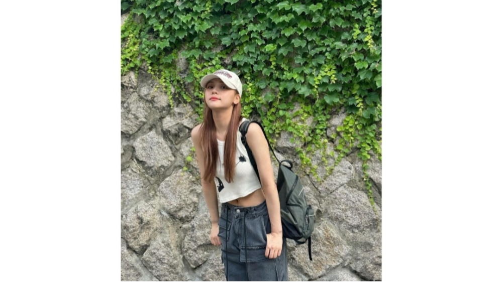 Umji VIVIZ OOTD (instagram.com/ummmmm_j.i)