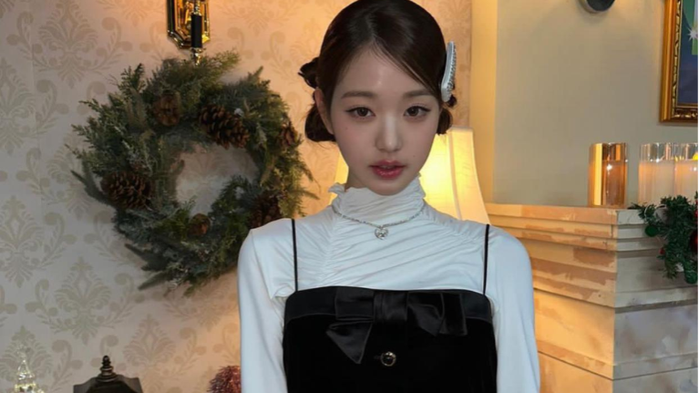 Portré Jang Wonyoung félig formális ruhájáról (Instagram/for_everyoung10)