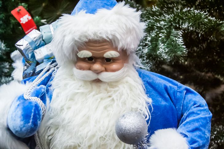 Az ablakok díszítése a 2024-es újévre: a legjobb ötletek Frost atya