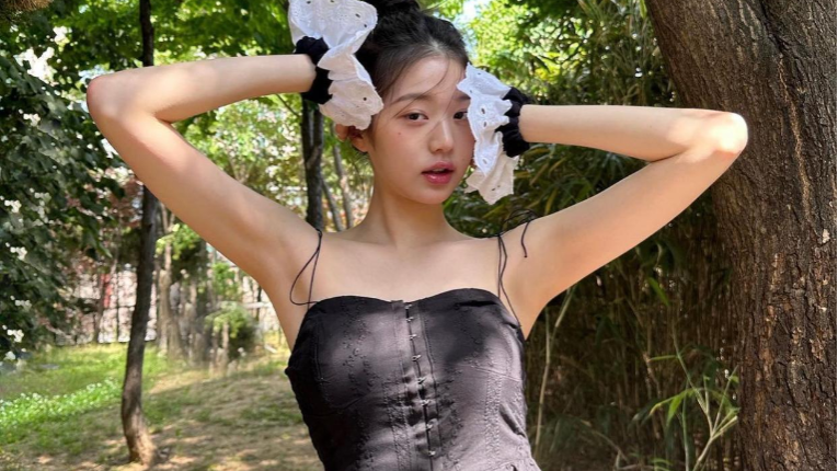 Portré Jang Wonyoung hétköznapi ruhájáról (Instagram/for_everyoung10)